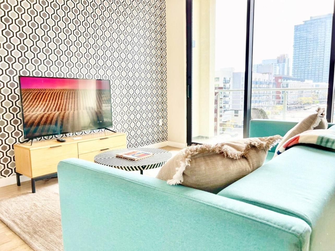 Beautiful One Bedroom With View Of Apartment *